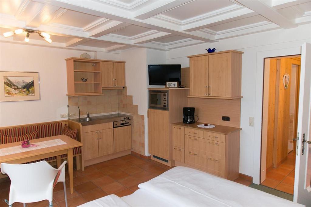 Hotel Haus Angela Sankt Jakob in Defereggen Habitación foto